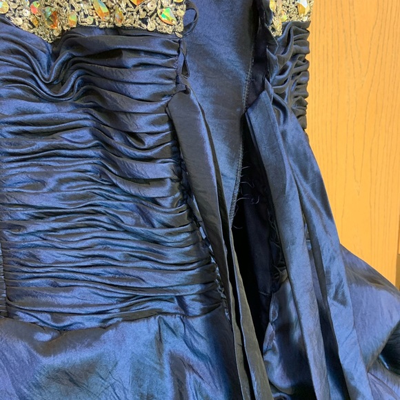 Christopher Henry for Joli Ballgown - Picture 9 of 12